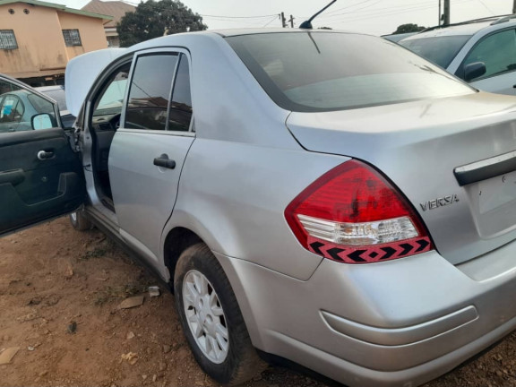 Nissan Versa, Voitures, Conakry
