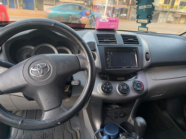 Toyota RAV4, Voitures, Conakry