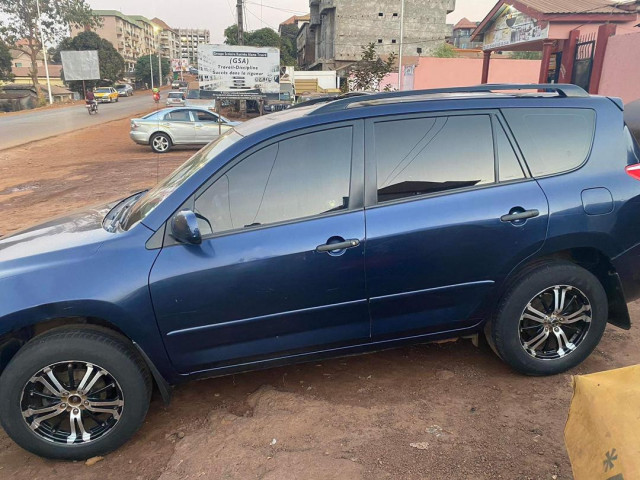 Toyota RAV4, Voitures, Conakry