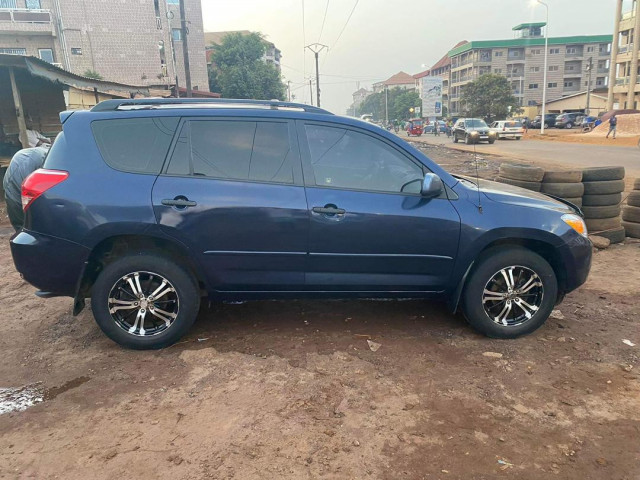 Toyota RAV4, Voitures, Conakry