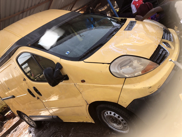 Renault trafic, Voitures, Conakry