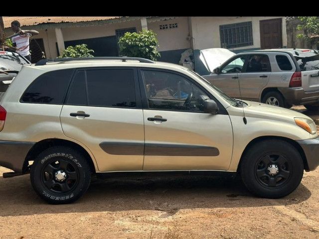 Toyota RAV4, Voitures, Conakry