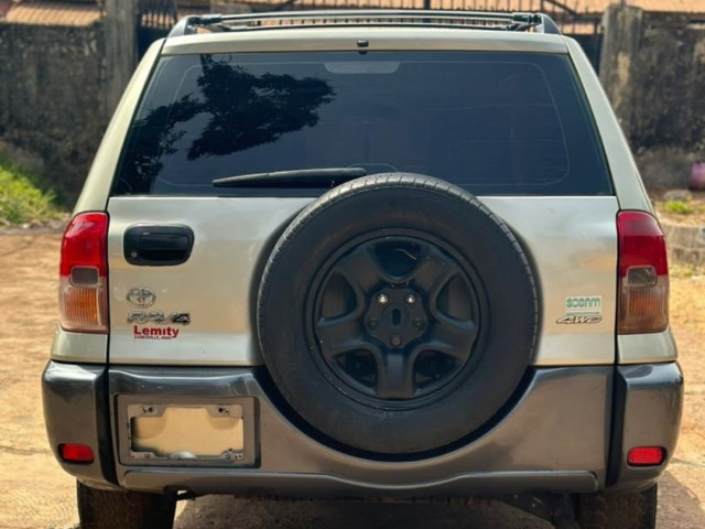 Toyota RAV4, Voitures, Conakry