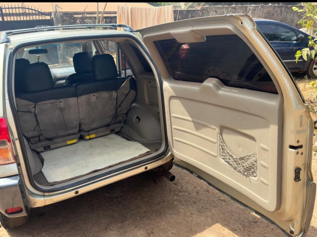 Toyota RAV4, Voitures, Conakry