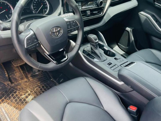 Toyota Highlander, Voitures, Conakry