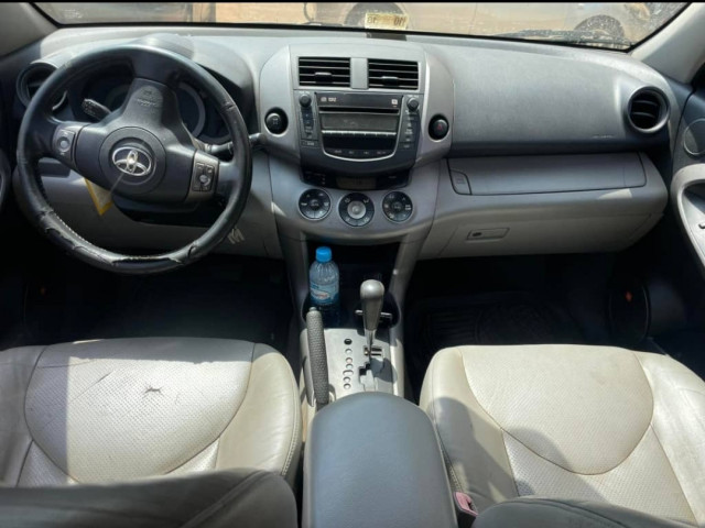 Toyota RAV4, Voitures, Conakry