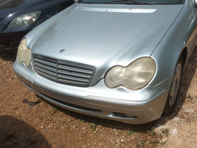Mercedes-Benz Classe C, Voitures, Conakry