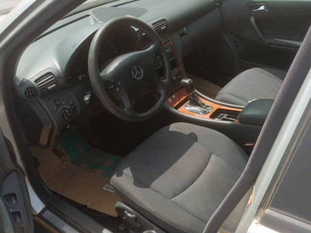 Mercedes-Benz Classe C, Voitures, Conakry
