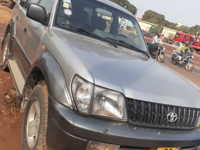 Toyota Land Cruiser Prado, Voitures, Conakry