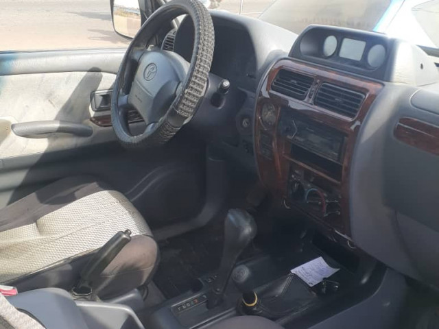 Toyota Land Cruiser Prado, Voitures, Conakry