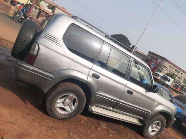 Toyota Land Cruiser Prado, Voitures, Conakry