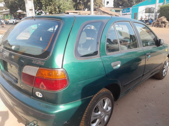 Nissan Almera, Voitures, Conakry