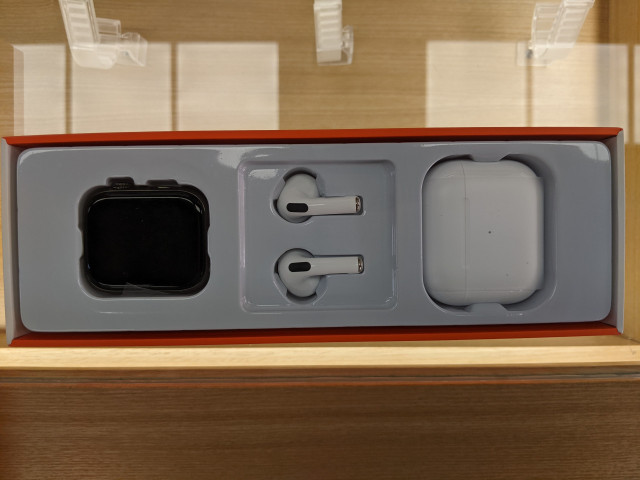 Montre connectée ( watch 8 ) + Airpods pro, Accessoires Mobiles, Conakry