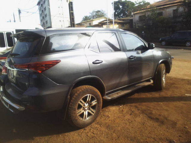 Toyota Fortuner, Voitures, Conakry