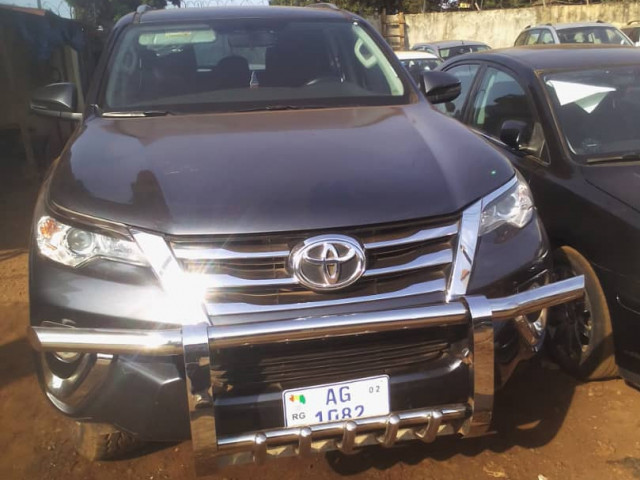 Toyota Fortuner, Voitures, Conakry