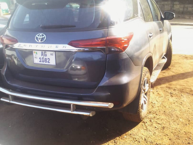 Toyota Fortuner, Voitures, Conakry