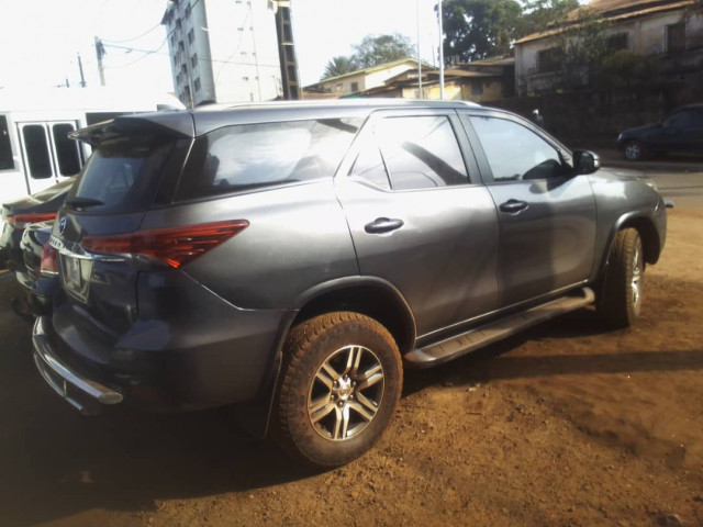 Toyota Fortuner, Voitures, Conakry