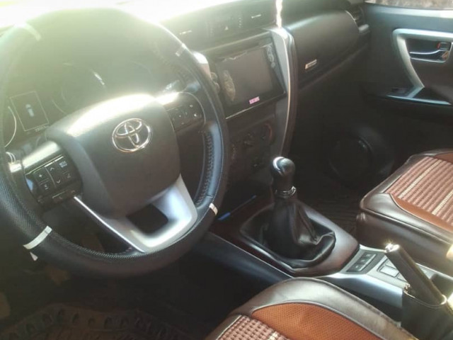 Toyota Fortuner, Voitures, Conakry