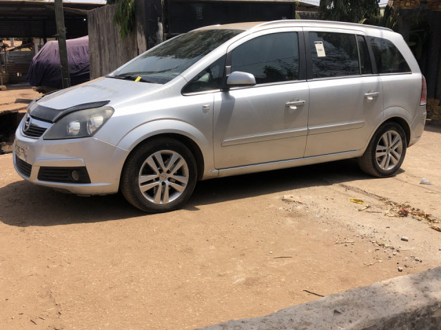 Opel Zafira, Voitures, Conakry