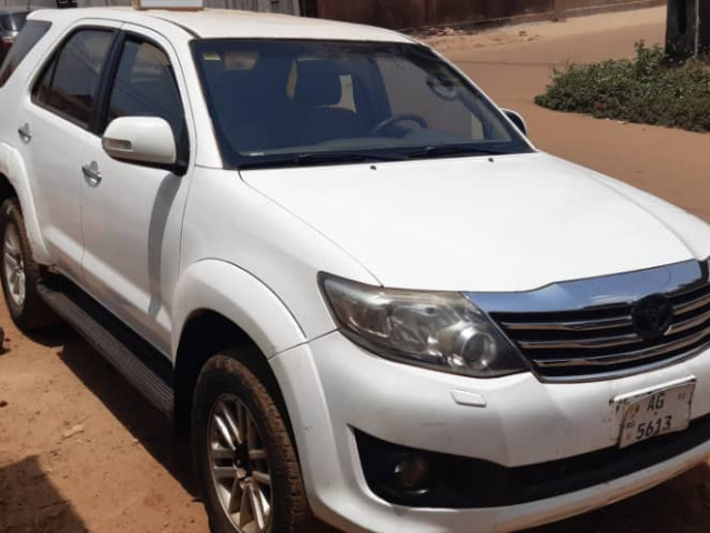 Toyota Fortuner, Voitures, Conakry