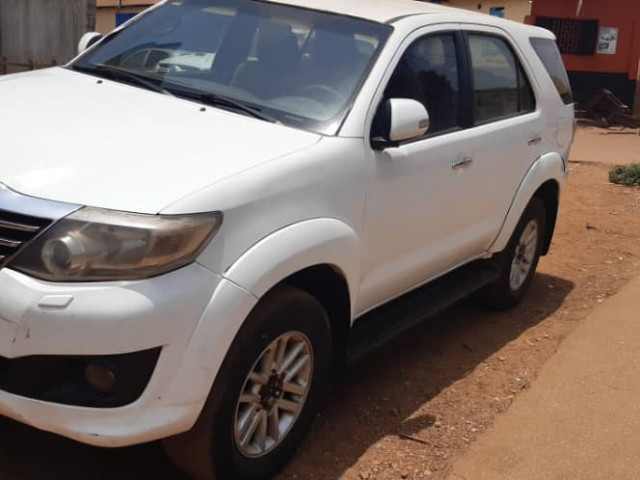 Toyota Fortuner, Voitures, Conakry