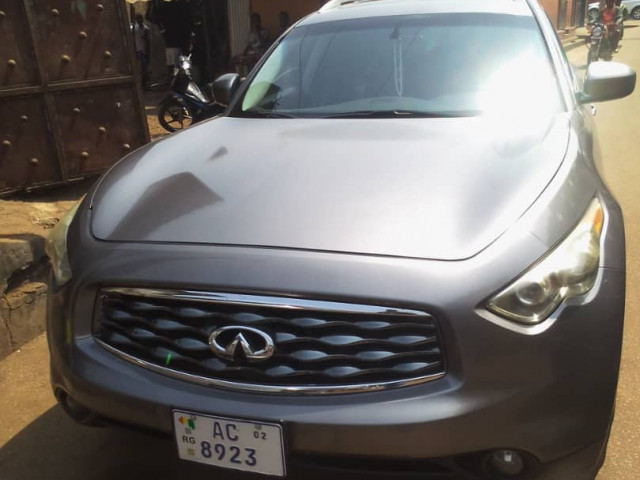 Infiniti FX35, Voitures, Conakry