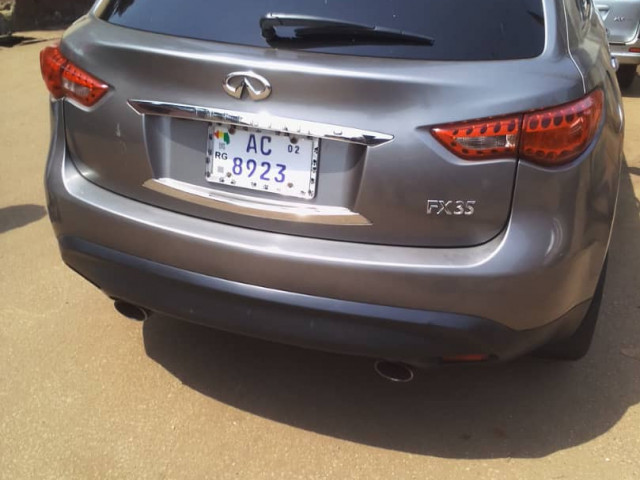 Infiniti FX35, Voitures, Conakry