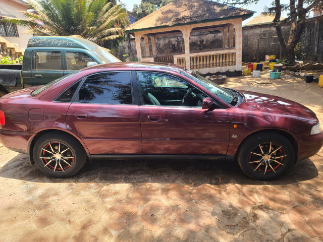 Audi A4, Voitures, Conakry
