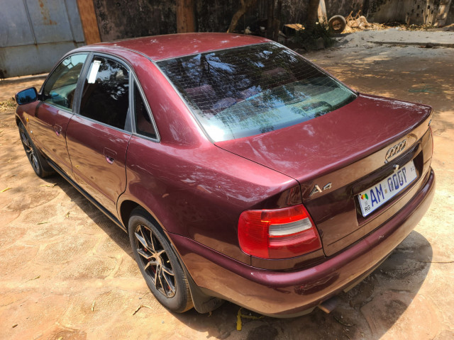 Audi A4, Voitures, Conakry