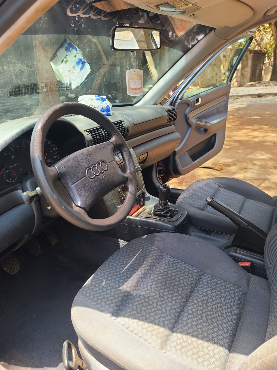 Audi A4, Voitures, Conakry