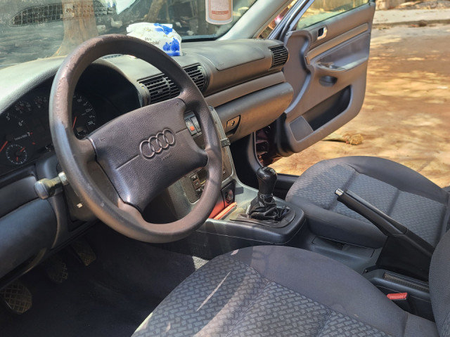 Audi A4, Voitures, Conakry