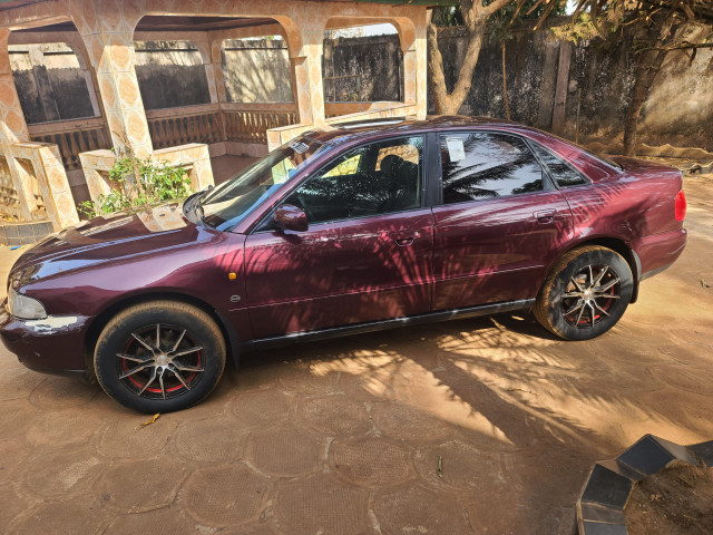 Audi A4, Voitures, Conakry