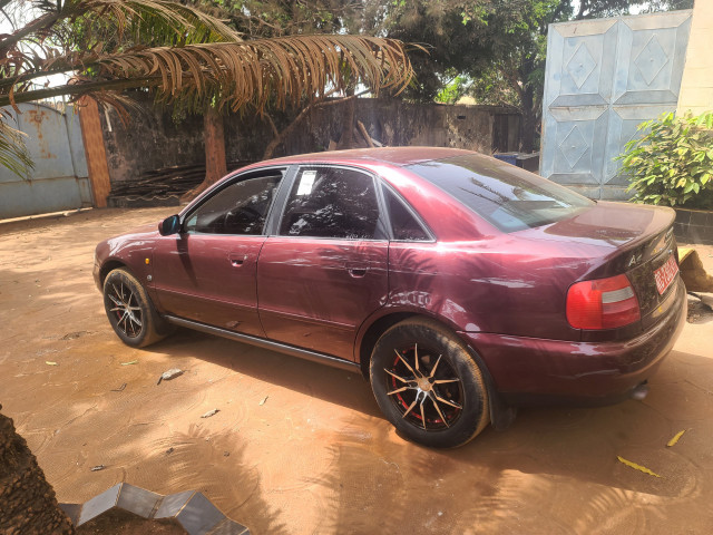 Audi A4, Voitures, Conakry