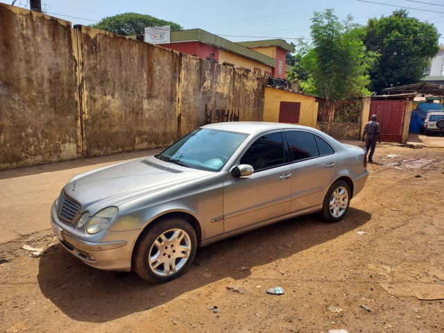 Mercedes-Benz Classe E, Voitures, Conakry