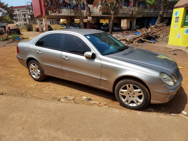 Mercedes-Benz Classe E, Voitures, Conakry