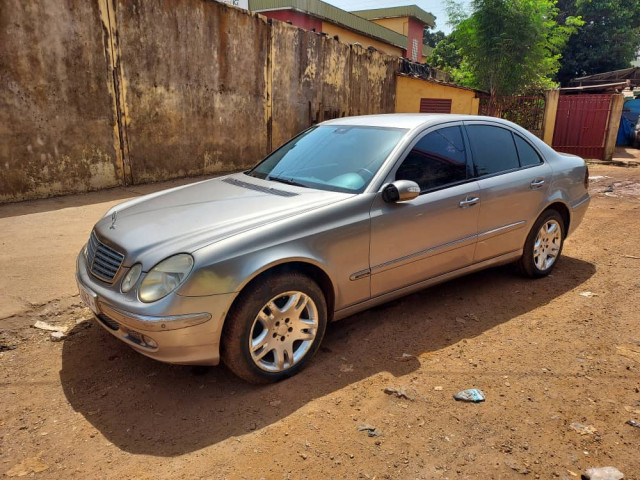 Mercedes-Benz Classe E, Voitures, Conakry