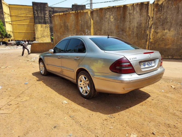 Mercedes-Benz Classe E, Voitures, Conakry