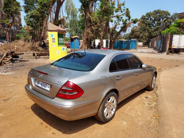 Mercedes-Benz Classe E, Voitures, Conakry