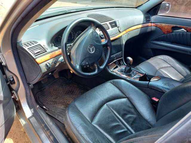 Mercedes-Benz Classe E, Voitures, Conakry