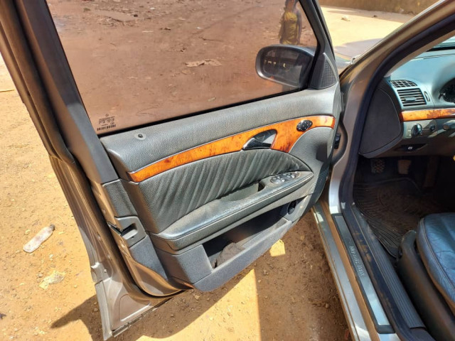 Mercedes-Benz Classe E, Voitures, Conakry