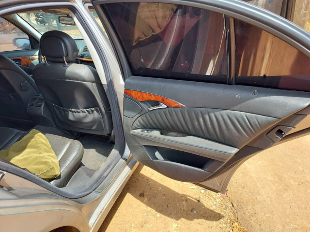Mercedes-Benz Classe E, Voitures, Conakry
