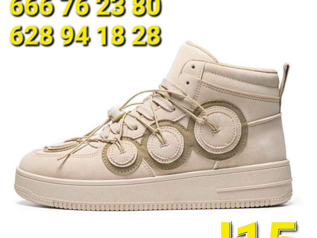 Différentes Chaussures, Chaussures, Conakry