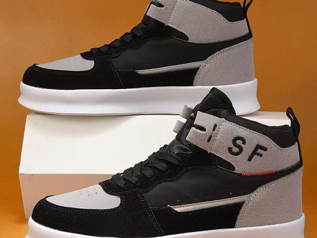 Différentes Chaussures, Chaussures, Conakry