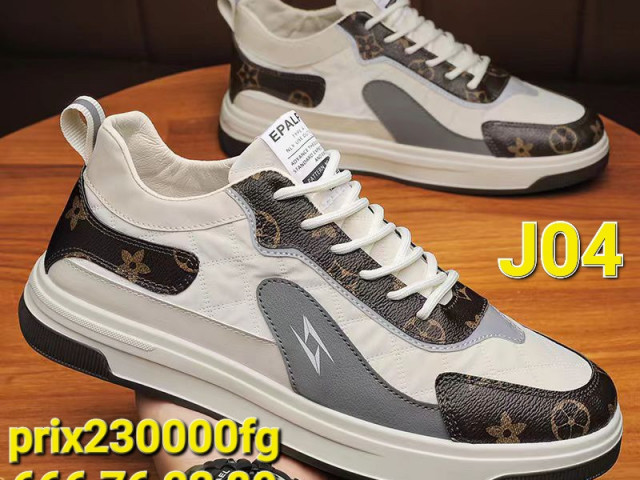 Différentes Chaussures, Chaussures, Conakry