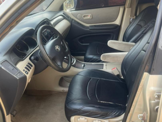 Toyota Highlander, Voitures, Conakry