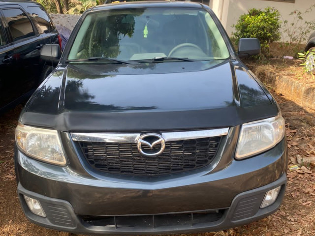 Mazda Tribute, Voitures, Conakry