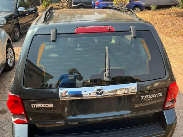 Mazda Tribute, Voitures, Conakry