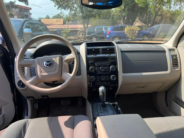Mazda Tribute, Voitures, Conakry