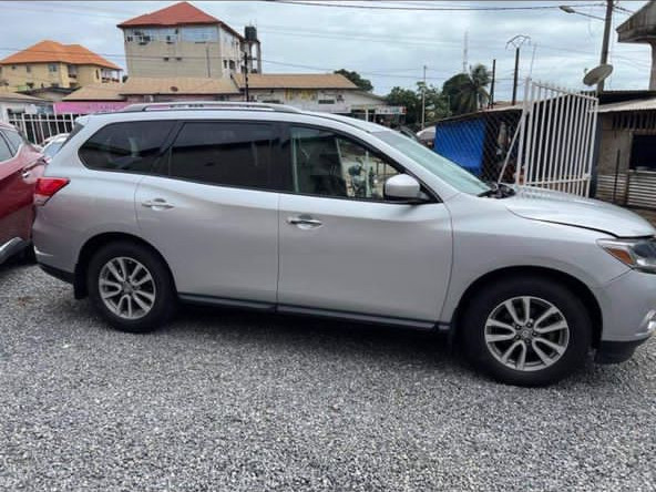 Nissan Pathfinder, Voitures, Conakry