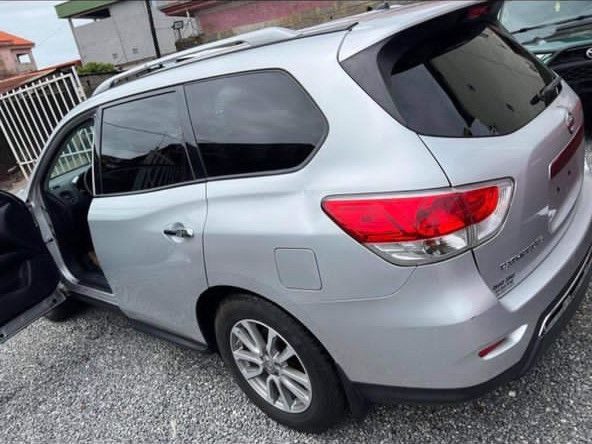 Nissan Pathfinder, Voitures, Conakry